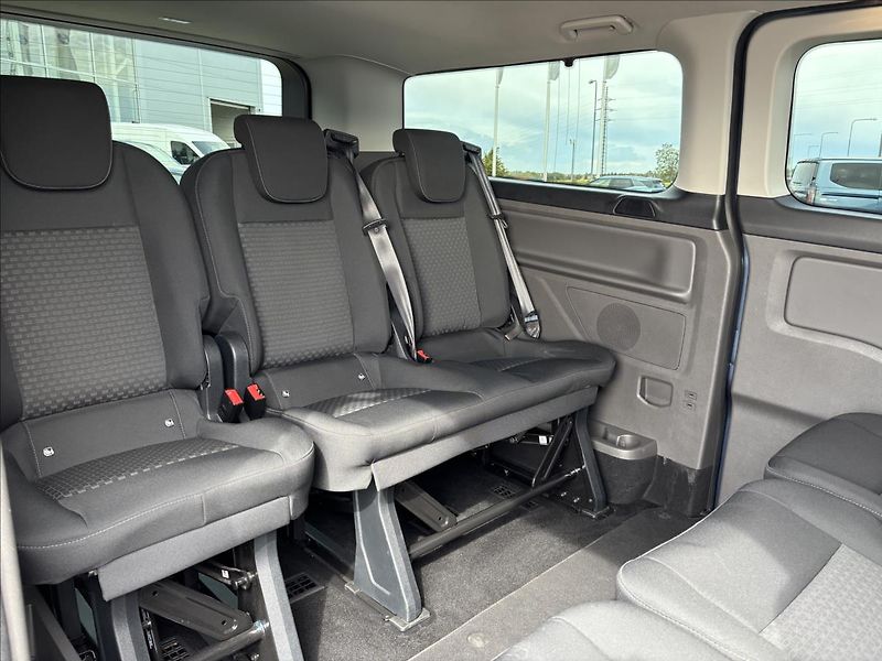 Ford Tourneo Custom 2,0 EcoBlue 125kW L2 - fotka 15 z 38