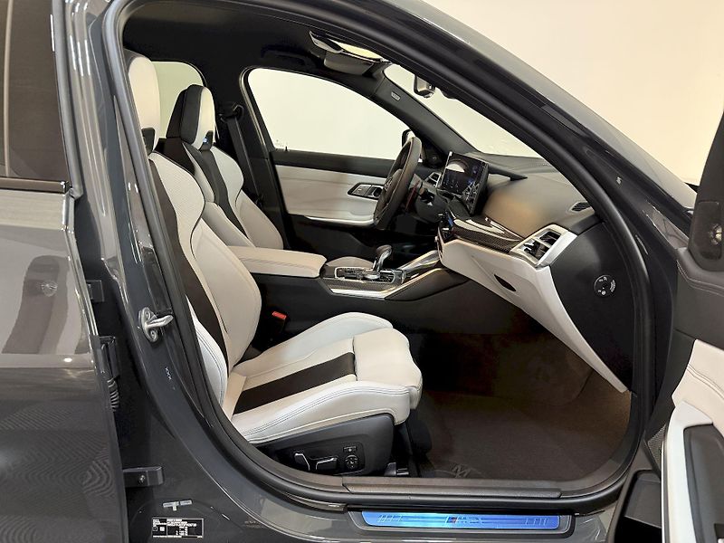 BMW M3 Competition xDrive NEW Indiv. - fotka 42 z 46