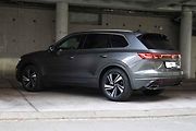Volkswagen Touareg 3.0 TDI ve výbavě R-line.