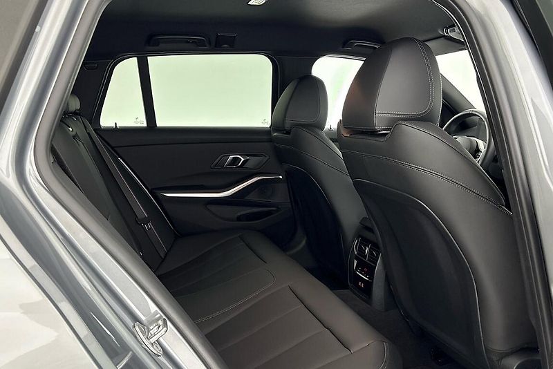 BMW Řada 3 řady 3 | 320d xDrive - fotka 12 z 27