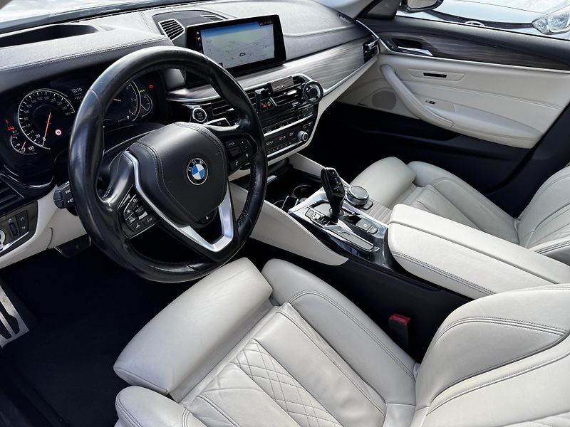 BMW Řada 5 (2018) 540D xDrive Luxury - CZ - fotka 10 z 28