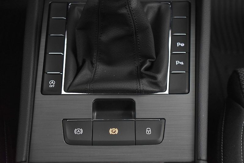 Škoda Superb 2.0 TDI REZERVACE - fotka 22 z 43