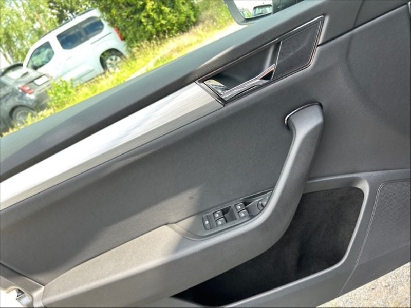 Škoda Superb 1,5 TSI Ambition - fotka 11 z 11