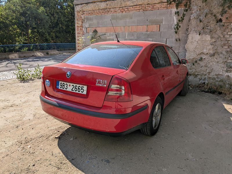 Škoda Octavia (2008) Škoda Octavia, 1.6 MPI - havar - fotka 6 z 13