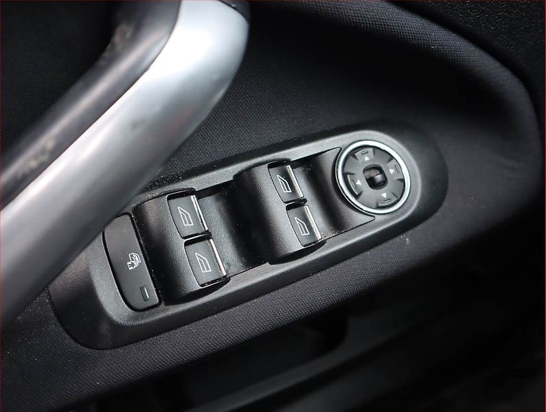 Ford Mondeo (2012) Trend 2.0 TDCi, Navi, Xenony - fotka 16 z 19