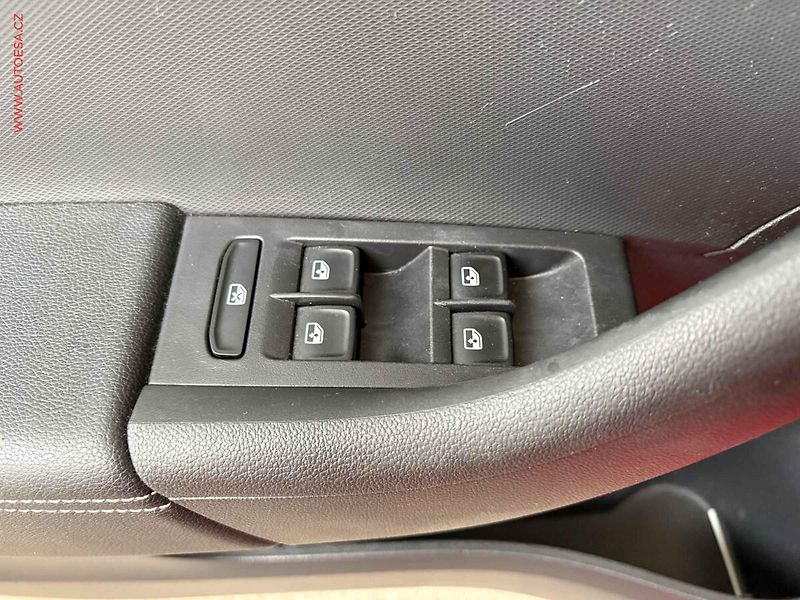 Škoda Rapid (2016) 1.2 TSI, AC, temp. - fotka 12 z 14