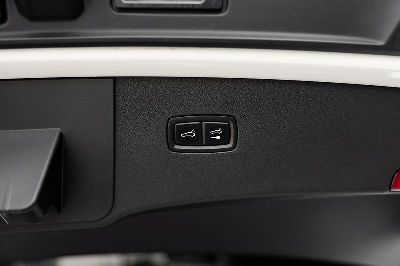 Porsche Cayenne (2023) COUPE PLATINUM EDITION - fotka 30 z 33