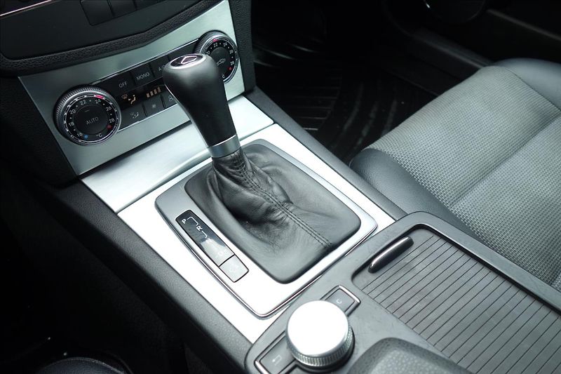 Mercedes-Benz Třídy C 320CDi 165KW, AVANTGARDE. - fotka 24 z 31