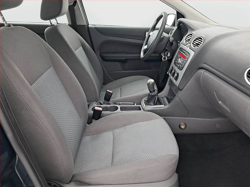 Ford Focus (2007) 1.6 16V, po STK, slušný stav - fotka 9 z 14