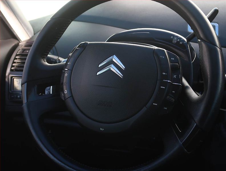 Citroën C4 Picasso (2010) Exclusive 2.0 HDi, Automat - fotka 19 z 22