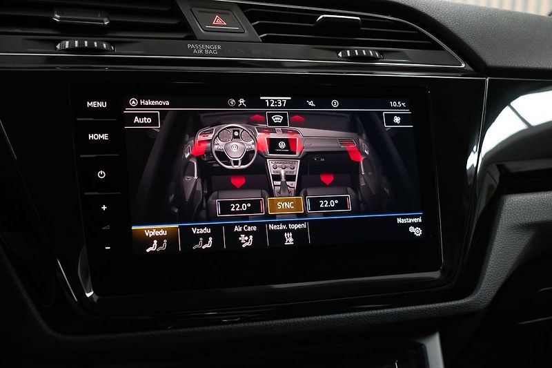 Volkswagen Touran 2.0TDI TAŽNÉ*WEBASTO*DPH*ČR 1M - fotka 33 z 51