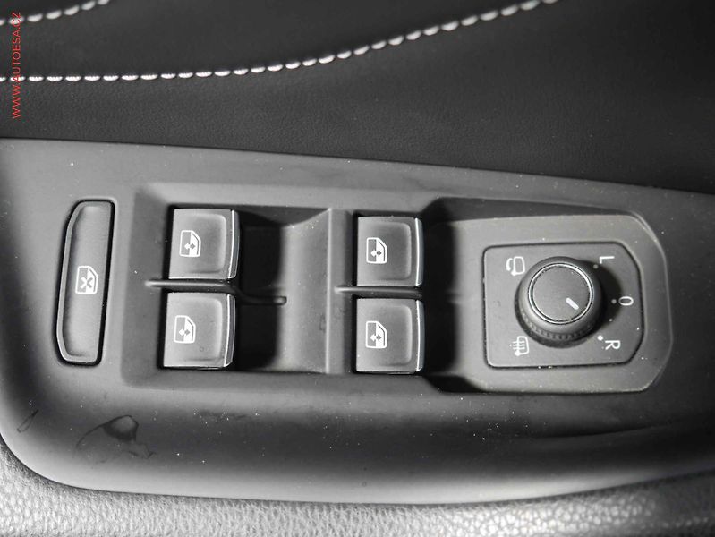 Volkswagen Passat (2023) 2.0TDi, 2.maj,ČR, R-Line - fotka 23 z 25