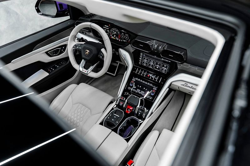 Lamborghini Urus - fotka 14 z 34