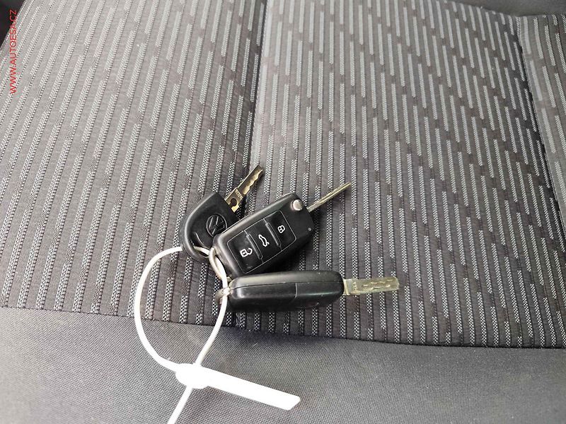 Volkswagen Multivan (2012) 2.0TDi, AC, TZ, park.asist - fotka 22 z 22
