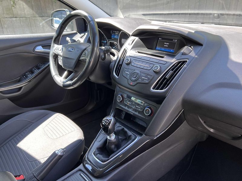 Ford Focus 1.5 TDCi 88 kW 1.MAJ SERVISKA - fotka 7 z 15