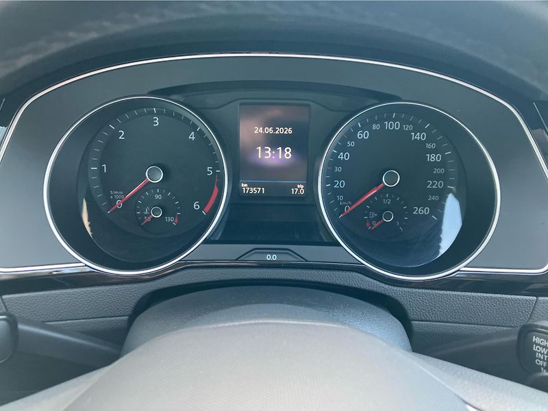 Volkswagen Passat 2,0TDi 110kW Business Premium - fotka 13 z 30