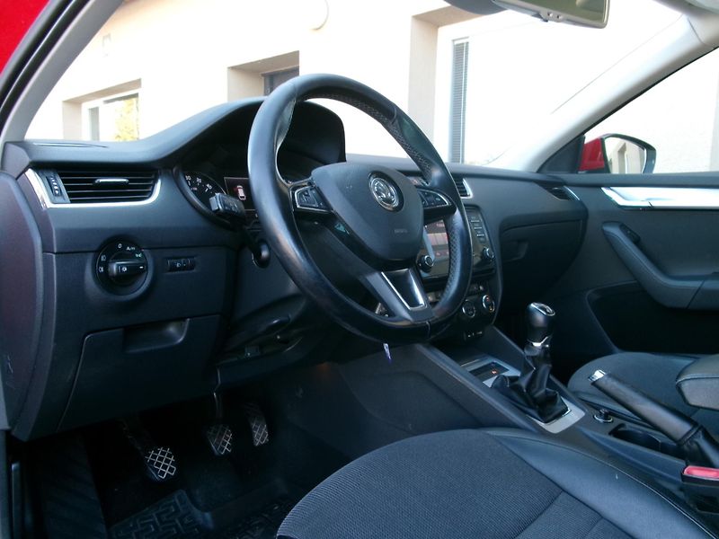 Škoda Octavia 4X4 AUTOKLIMA TAŽNÉ - fotka 31 z 34