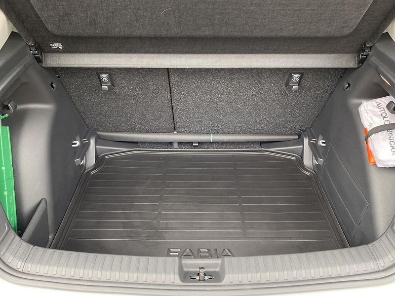 Škoda Fabia 1,0 MPI 59 kW Selection - fotka 26 z 26