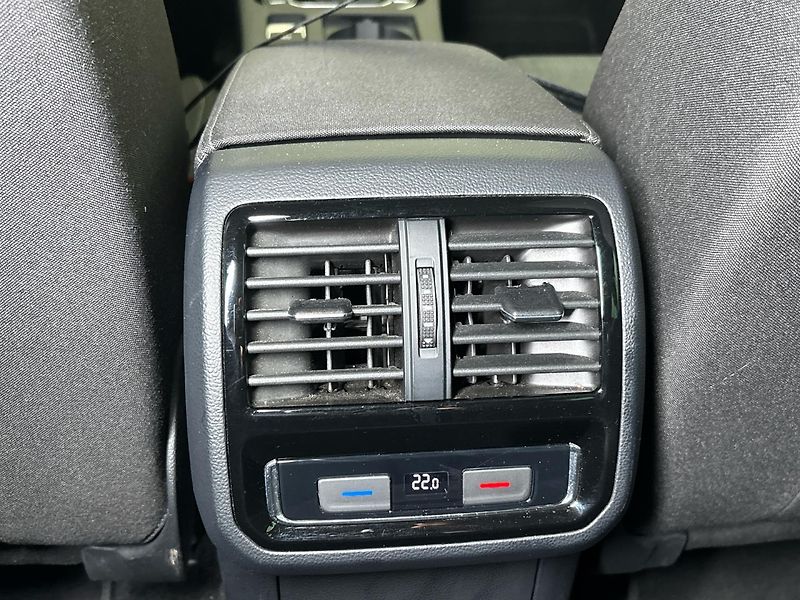 Volkswagen Passat Business DSG - fotka 22 z 31