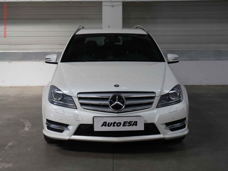 Mercedes-Benz Třídy C (2013) 1.6 C180, AT, navi, xenon - fotka 2 z 26