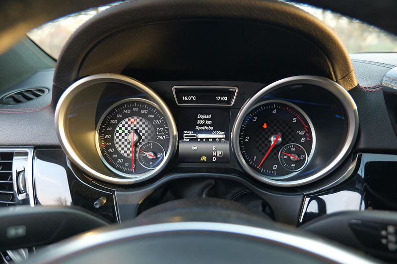 Mercedes-Benz GLE 350d 4M AMG Coupé 360 Pano Dis - fotka 18 z 40