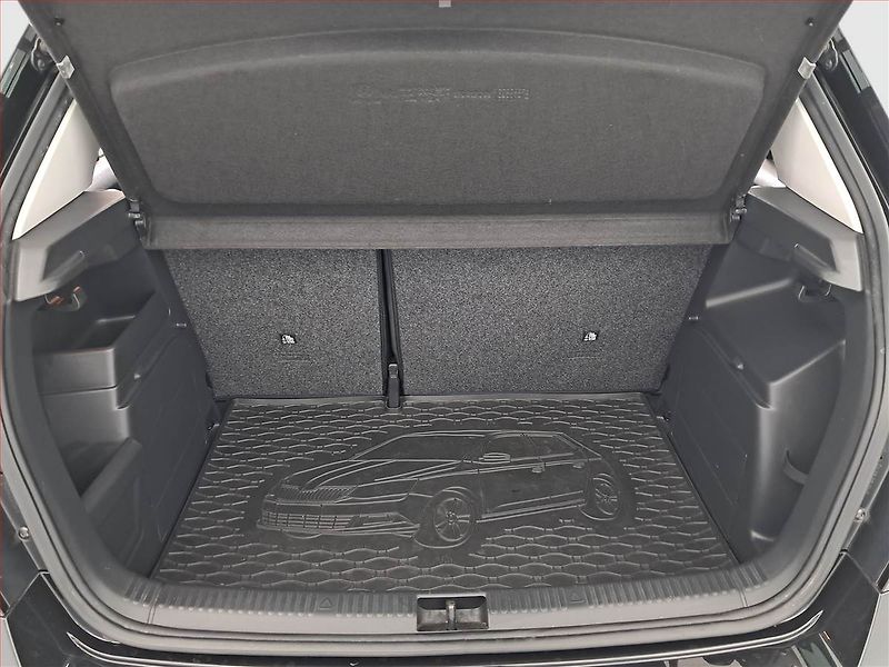 Škoda Fabia (2016) 1.2 TSI, Navi, Bi-Xenony - fotka 13 z 15