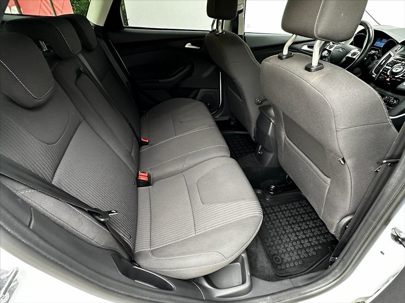 Ford Focus 2,0 2.0TDCi 85kW AUTOMAT - fotka 14 z 39