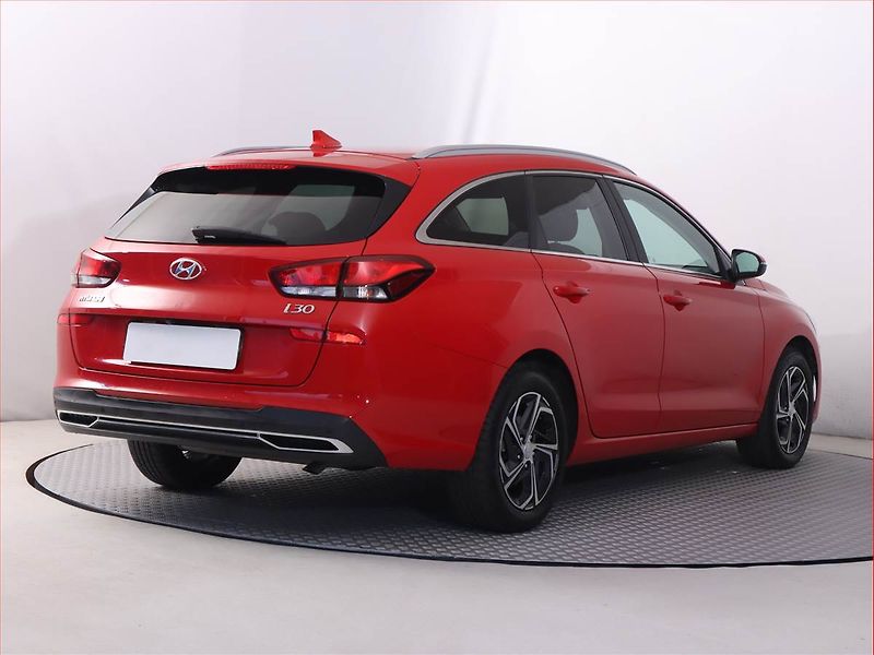 Hyundai i30 (2023) Family 1.0 T-GDI, Automat - fotka 5 z 23