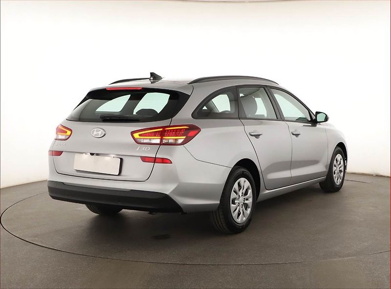 Hyundai i30 (2026) 1.0 T-GDI, Comfort, Navigace - fotka 5 z 14