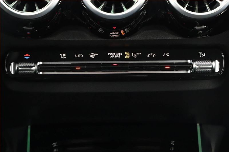 Mercedes-Benz GLB (2024) 200 d 4MATIC, AMG Line - fotka 19 z 20