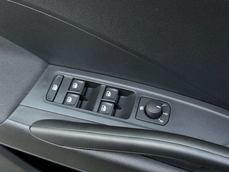 Škoda Fabia 1.0TSi 95PS LED V.Cockpit Clim - fotka 13 z 36