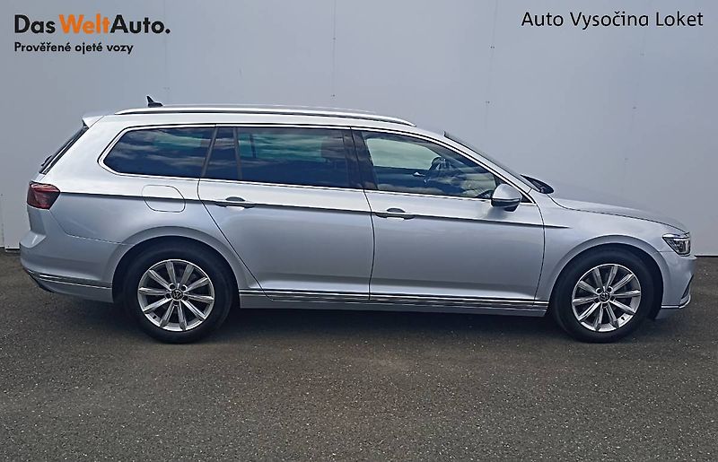 Volkswagen Passat (2023) 2.0 TDI 4x4 147kW Webasto Tažn - fotka 24 z 35