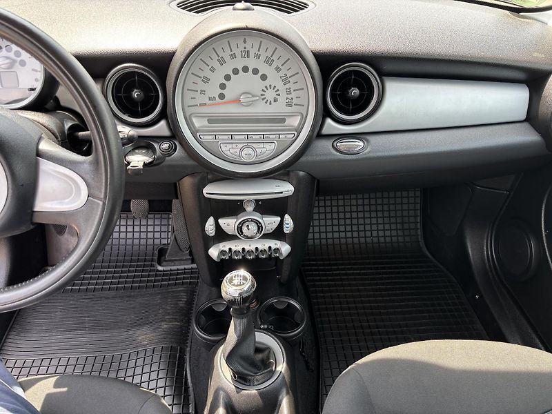 Mini Cooper 1.4i ONE - fotka 15 z 20