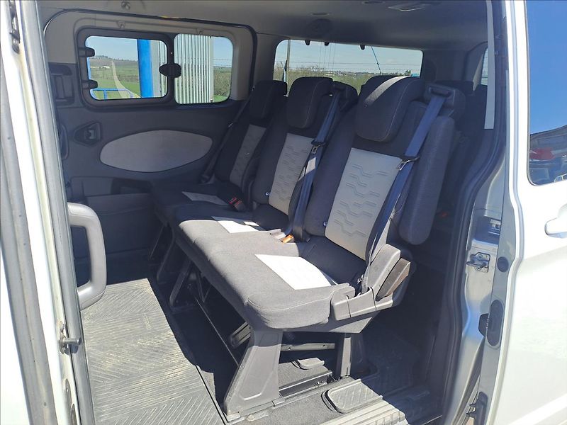 Ford Tourneo Custom 2,0 TDCI 9 MÍST - fotka 7 z 21