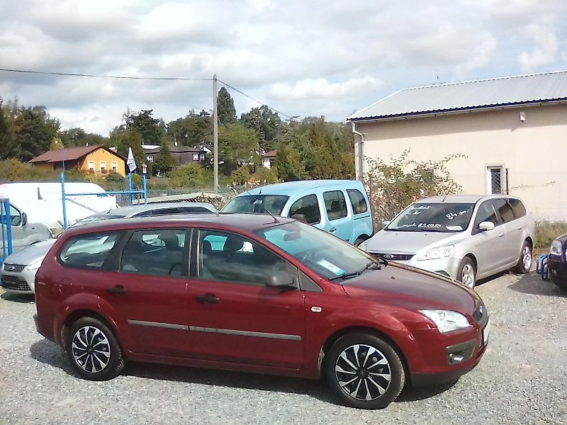 Ford Focus (2005) 2.0i 16V combi, 2majitel - fotka 2 z 30