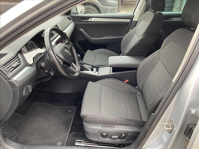 Škoda Superb 2,0 TDi  EXECUTIVE / DSG / NAV - fotka 11 z 37