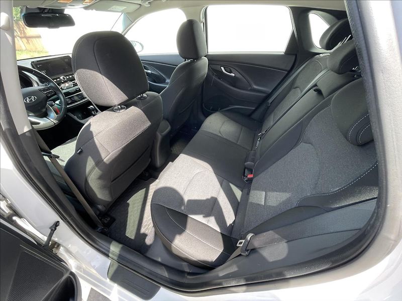 Hyundai i30 1,5 T-GDI DCT Family Smart NAV - fotka 15 z 22