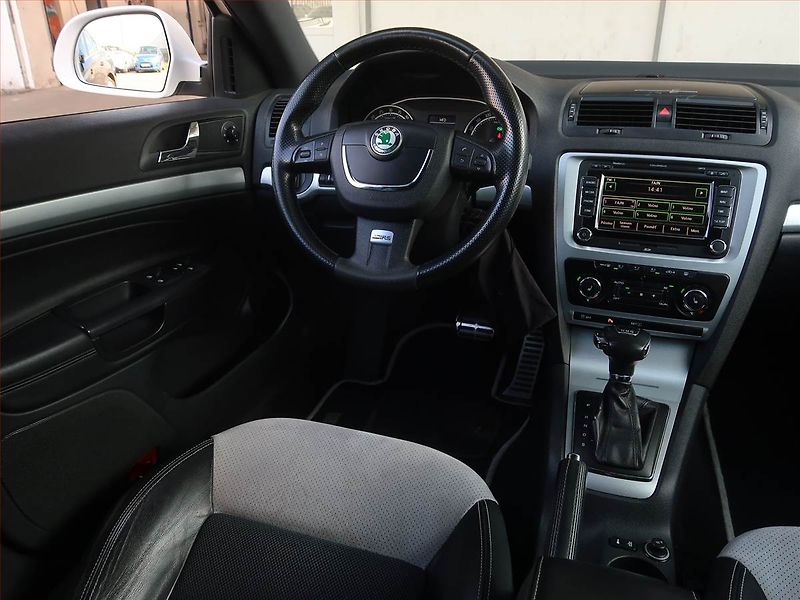 Škoda Octavia (2011) RS 2.0 TDI, Automat, Navi - fotka 7 z 16