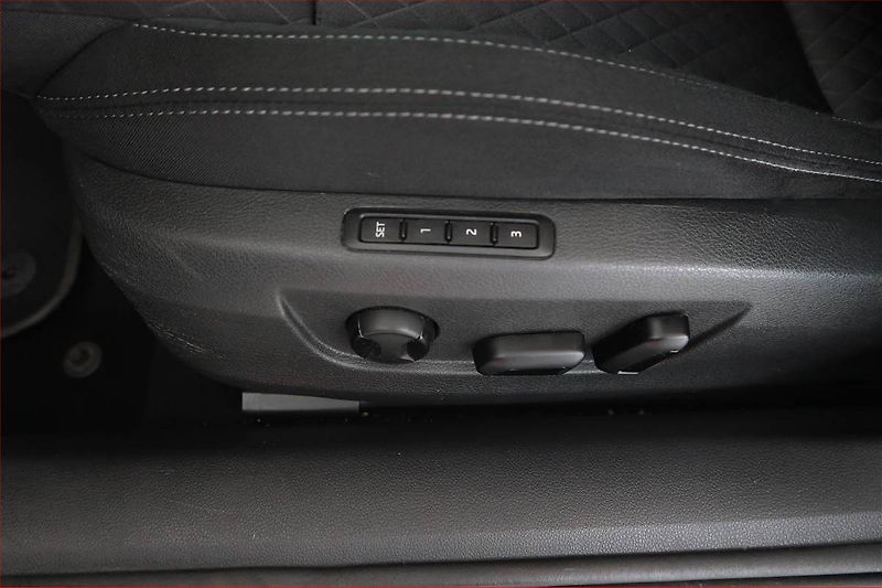 Škoda Superb (2016) 1.6 TDI, Navi, Bi-Xenony - fotka 18 z 20