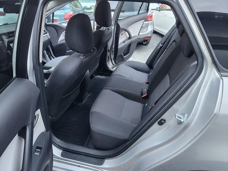 Toyota Avensis 2.0 D-4D Navi Kamera  - fotka 10 z 18