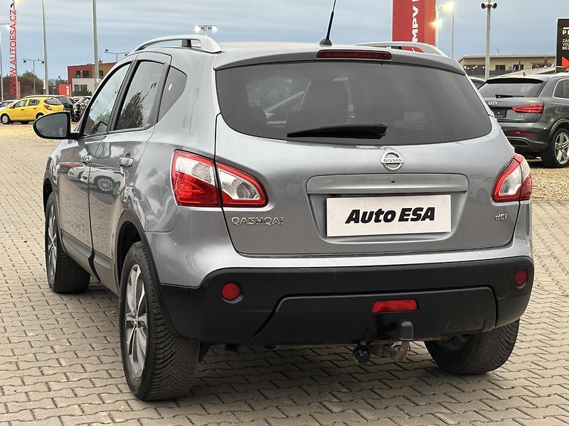 Nissan Qashqai (2010) 2.0dCi, Tekna, TZ, panor - fotka 6 z 20