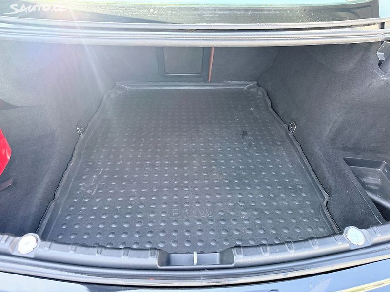 BMW Řada 6 650i xDrive CZ - fotka 38 z 39