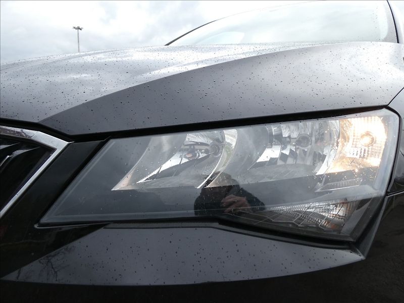 Škoda Superb 1,6 TDi 88kW DPH 2x kola - fotka 4 z 35