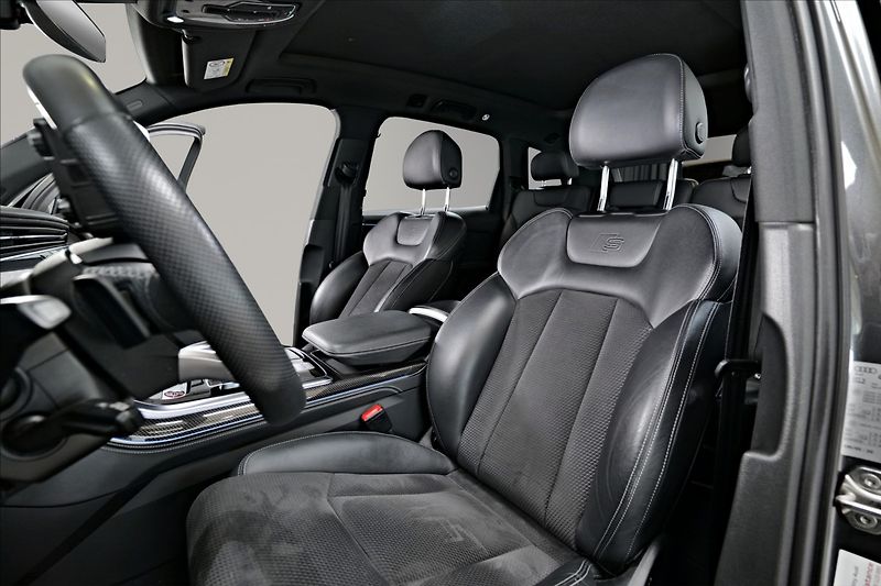 Audi SQ7 4x4 / MATRIX / PANO/VZDUCH - fotka 12 z 25