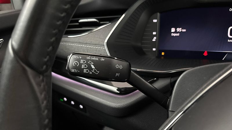 Škoda Octavia 2.0 TDI DSG Style Combi - fotka 14 z 27