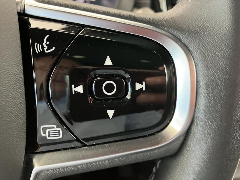 Volvo XC60 T8 eAWD Ultimate Dark - fotka 26 z 54