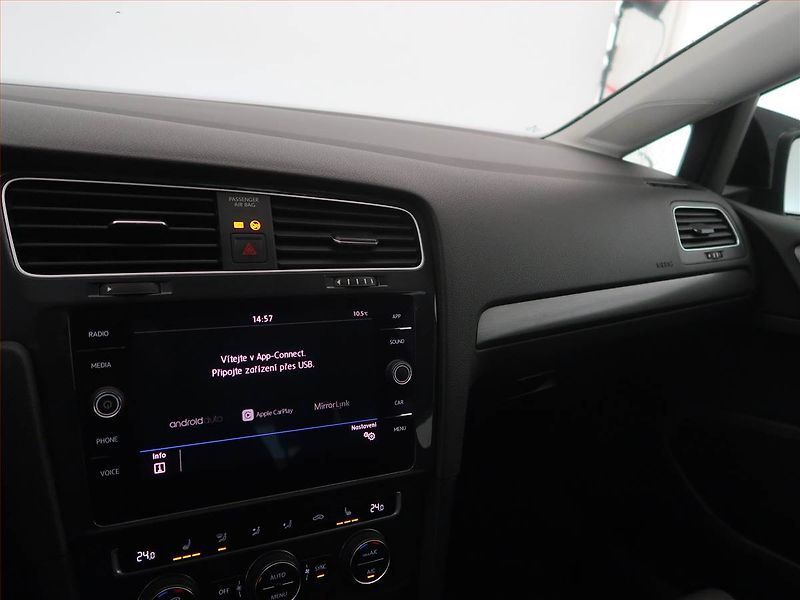 Volkswagen Golf (2019) Highline 1.0 TSI, Tempomat - fotka 15 z 18