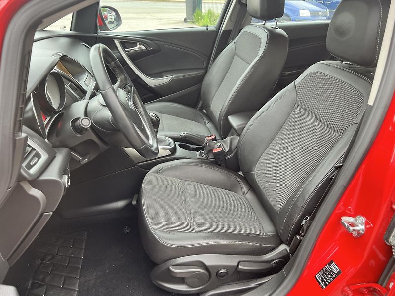 Opel Astra 1.6 TURBO 125KW,EXCLUSIVE,1MAJ - fotka 13 z 43