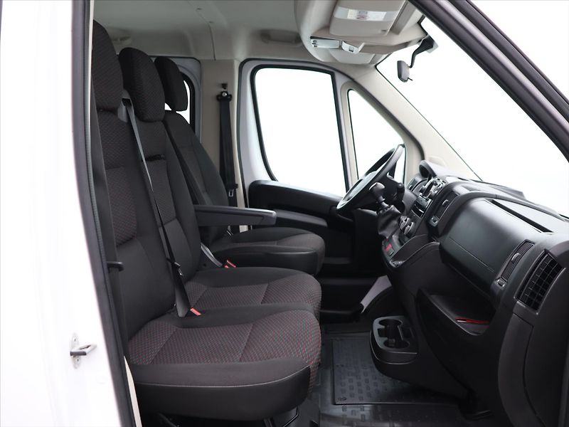 Citroën Jumper 2,2 HDi 7 Míst DPH Tažné 1.Maj - fotka 10 z 25