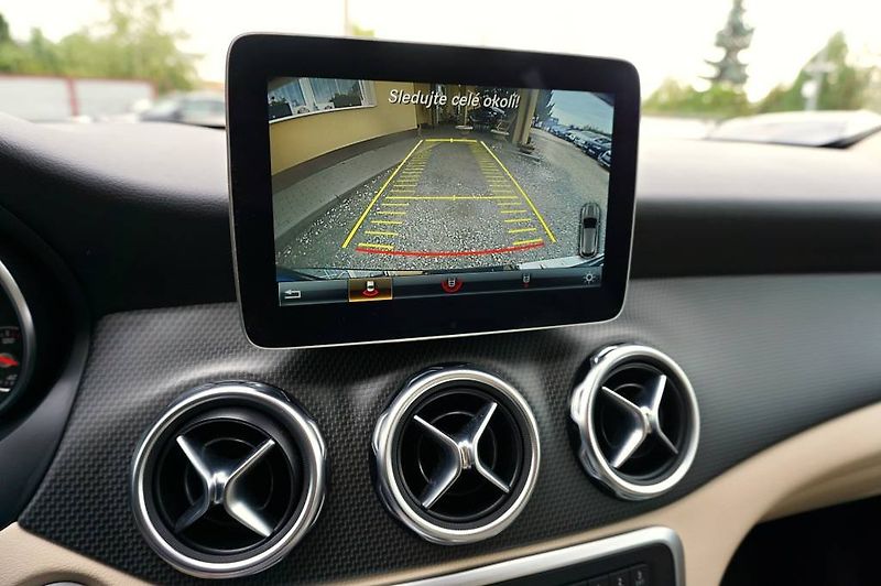 Mercedes-Benz GLA (2018) 2,0 220 135 kW - fotka 52 z 60